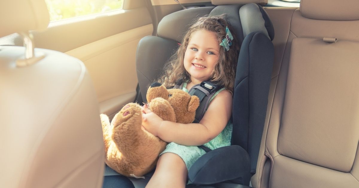 child in front facing car seat